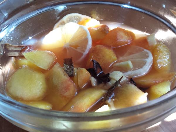 Osvežilna solata iz breskev